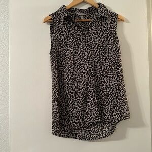 Women’s leopard print sleeveless blouse button upfront with collar size small.